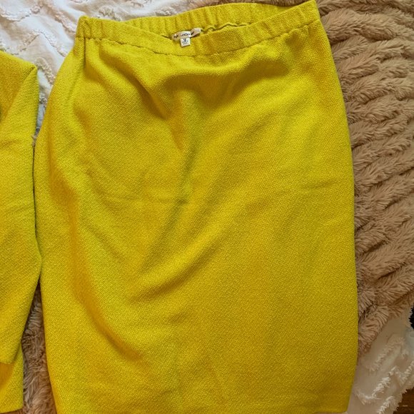 Beautiful Vintage St. John's Suit Set - Picture 6 of 7